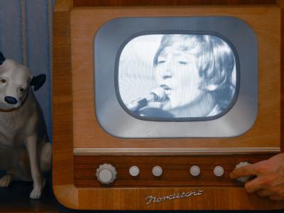 Ein Fernseher aus alten Zeiten: Das Bild war klein und schwarz-wei.